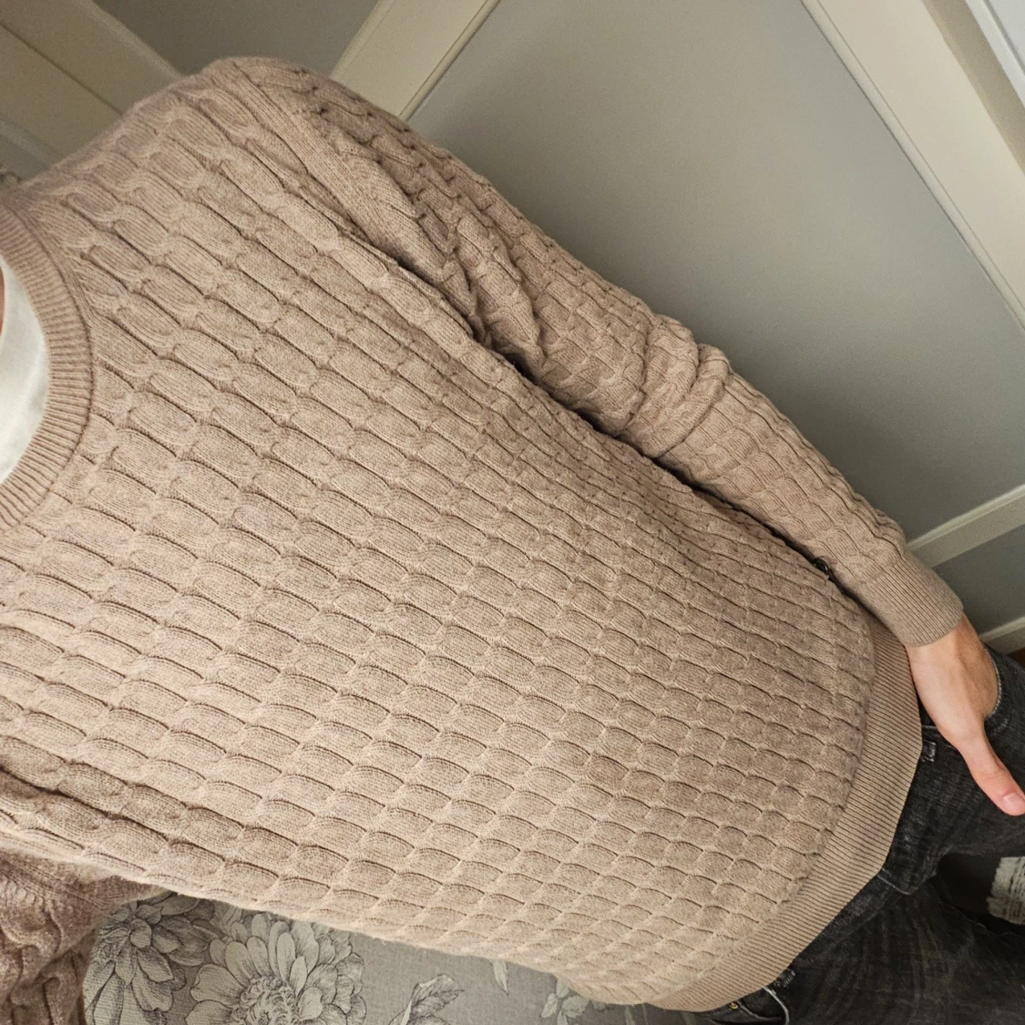 Beige stickad tröja från J.Lindeberg - 1