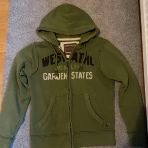 Archive hoodie  - Riktigt fet ziphoodie med slitningsdesign som ger en archive look | bra skick | skriv vid funderingar och skicka gärna bud!