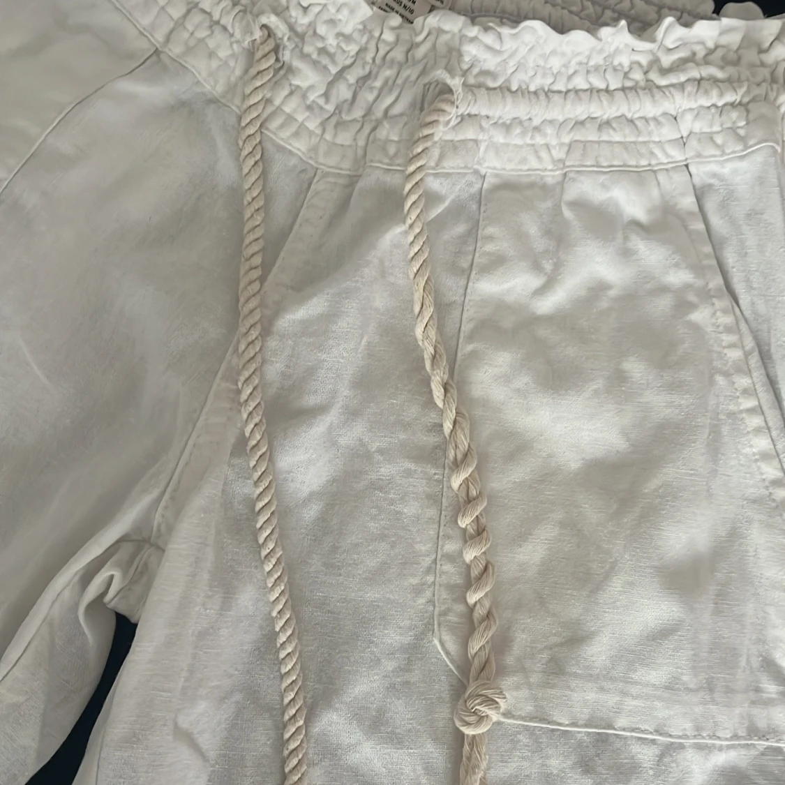 Vita linnebyxor från Roxy med snörning - 2