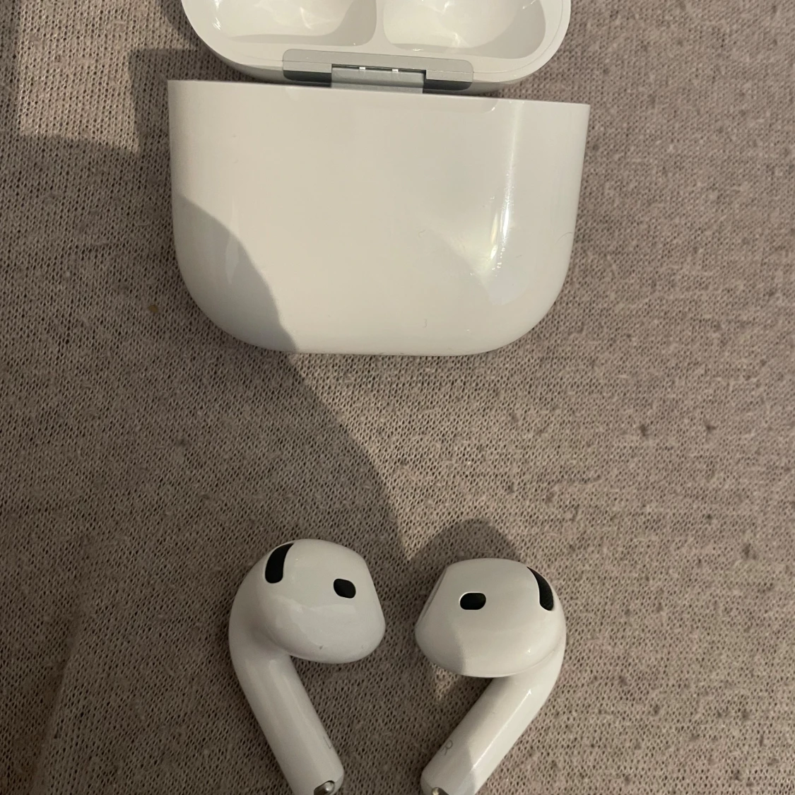 AirPods 4 - 2