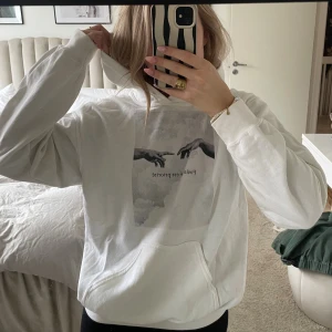 Emplace hoodie - Emplace hoodie ”touch”. Saknar snöre i huvan men lika snygg utan☺️ Skulle säga att den är unisex, passar xs/s. Nypris ca 600kr. Pris kan diskuteras🥰
