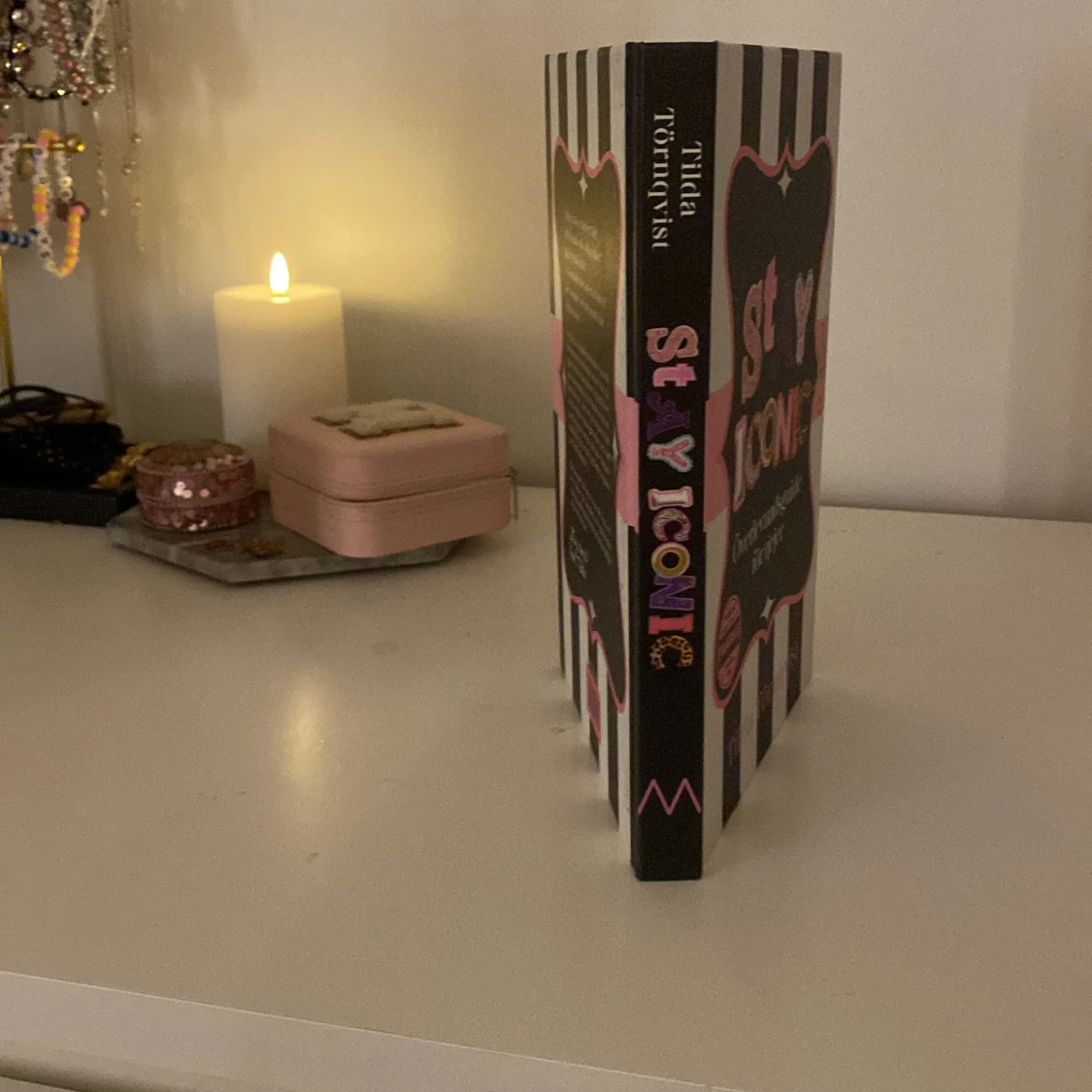 Stay Iconic: Överlevnadsguide för tjejer - 1