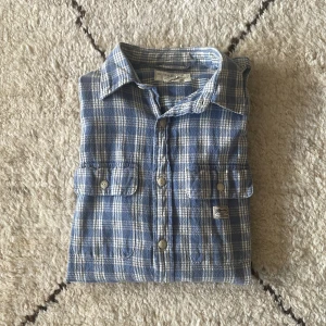 Denim & Supply skjorta  - Efter många om o men säljer jag nu denna flanell skjorta fr Ralph Laurens systermärke Denim & Supply (nu RRL). Otroligt svår att få tag på, finns några enstaka på marknaden. Nypris ligger idag runt 2.5 på en liknande. Storlek S, passar även S/M. Perfekt för hösten.  