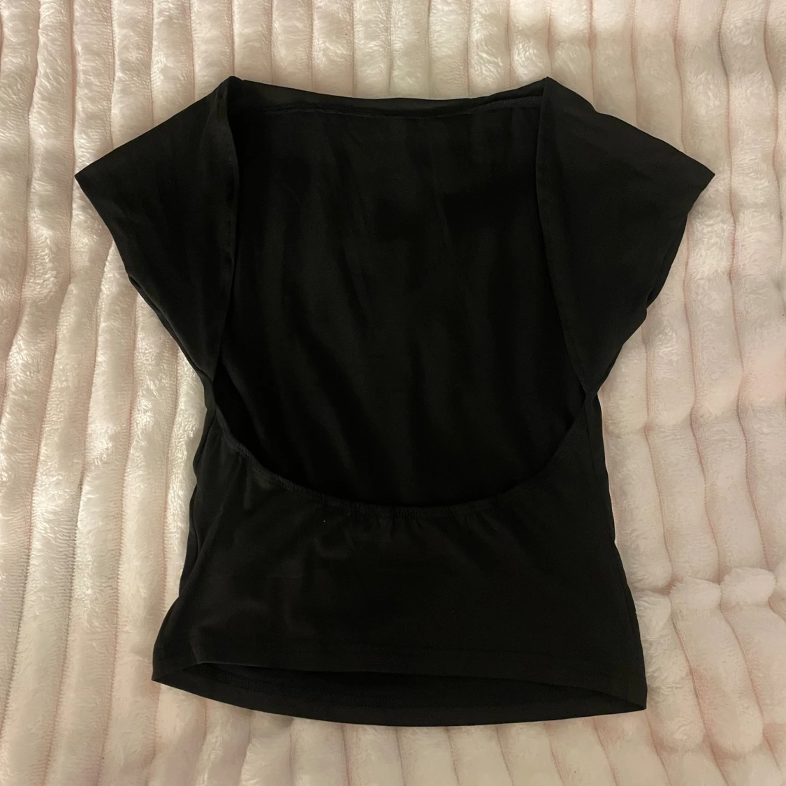 Svart topp med öppen rygg - 1