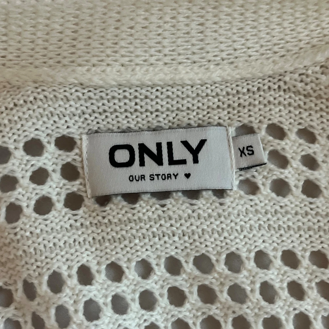 Vit croppad bolerotopp från ONLY - 2
