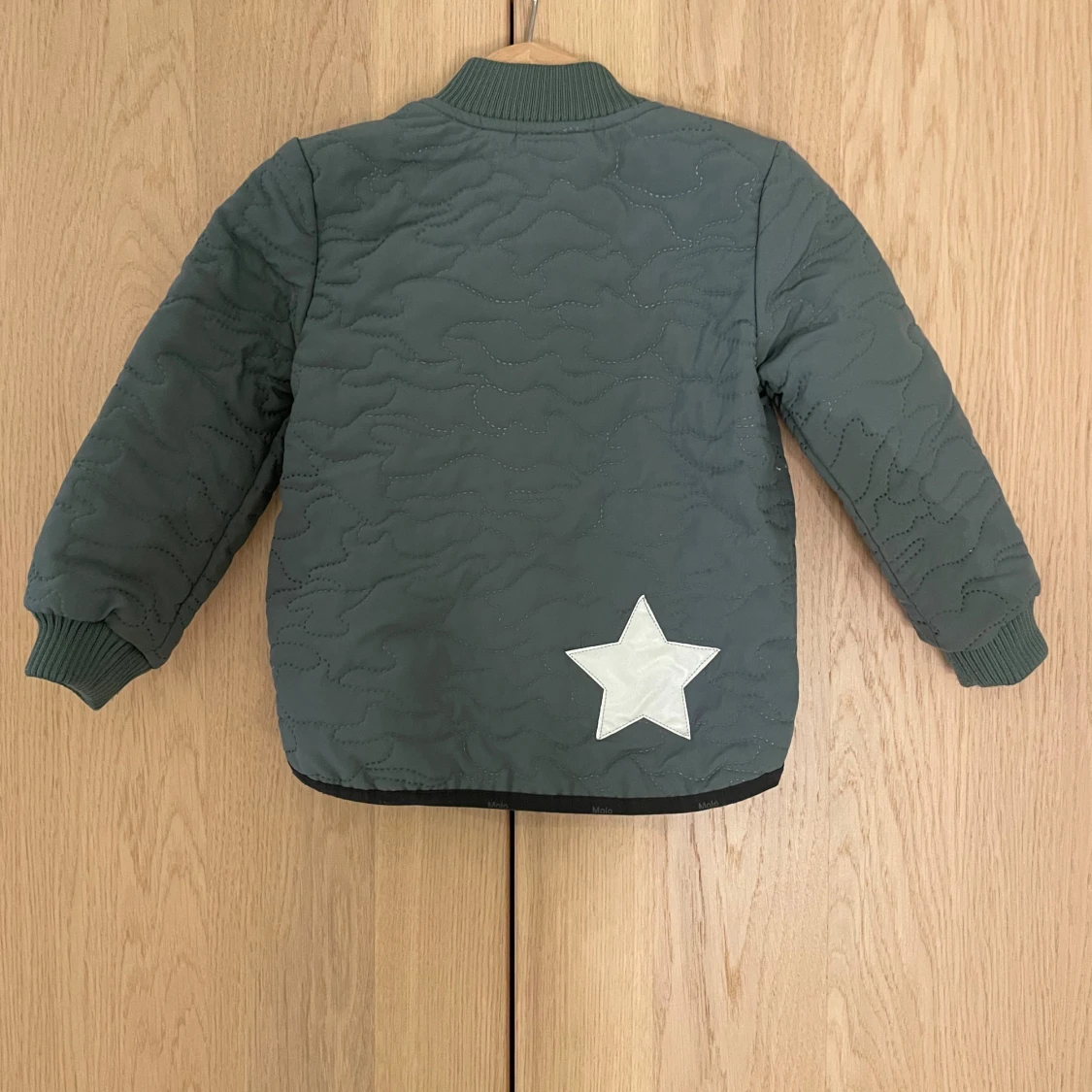 Quiltad grön jacka från Molo stl 86/92 - 1