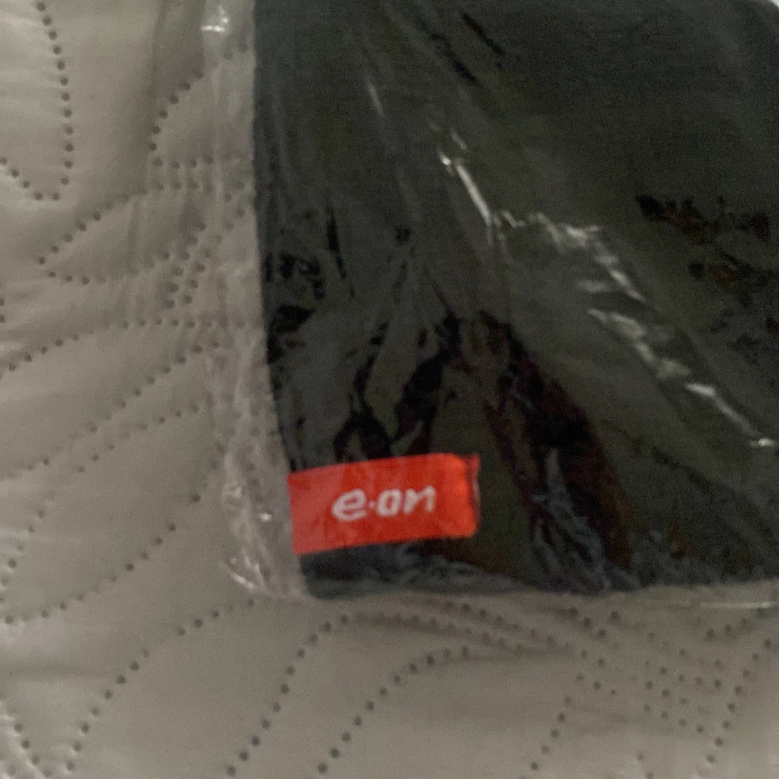 Svart mössa från E.ON - 2