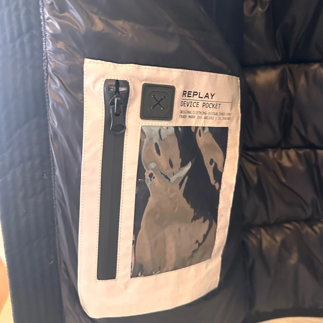 Svart pufferjacka från Replay - 4