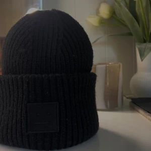Acne mössa - Mössa ifrån acne i näst intill nyskick