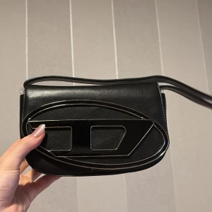 D väska  - D axelväska 