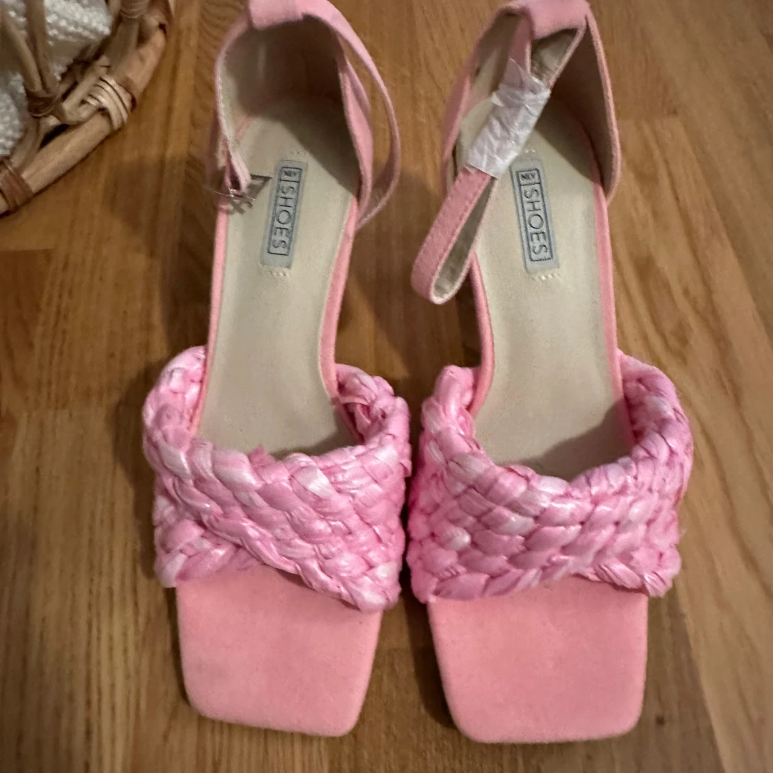 Rosa klackar med flätad rem och klack - 2