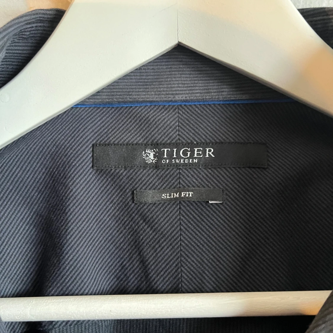 Svart skjorta Tiger of Sweden slim fit - 1