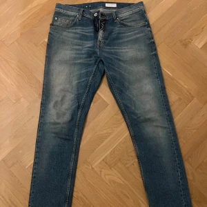 Slim jeans från Tiger of Sweden - Sjukt snygga jeans från tiger of sweden, använda väldigt få gånger 