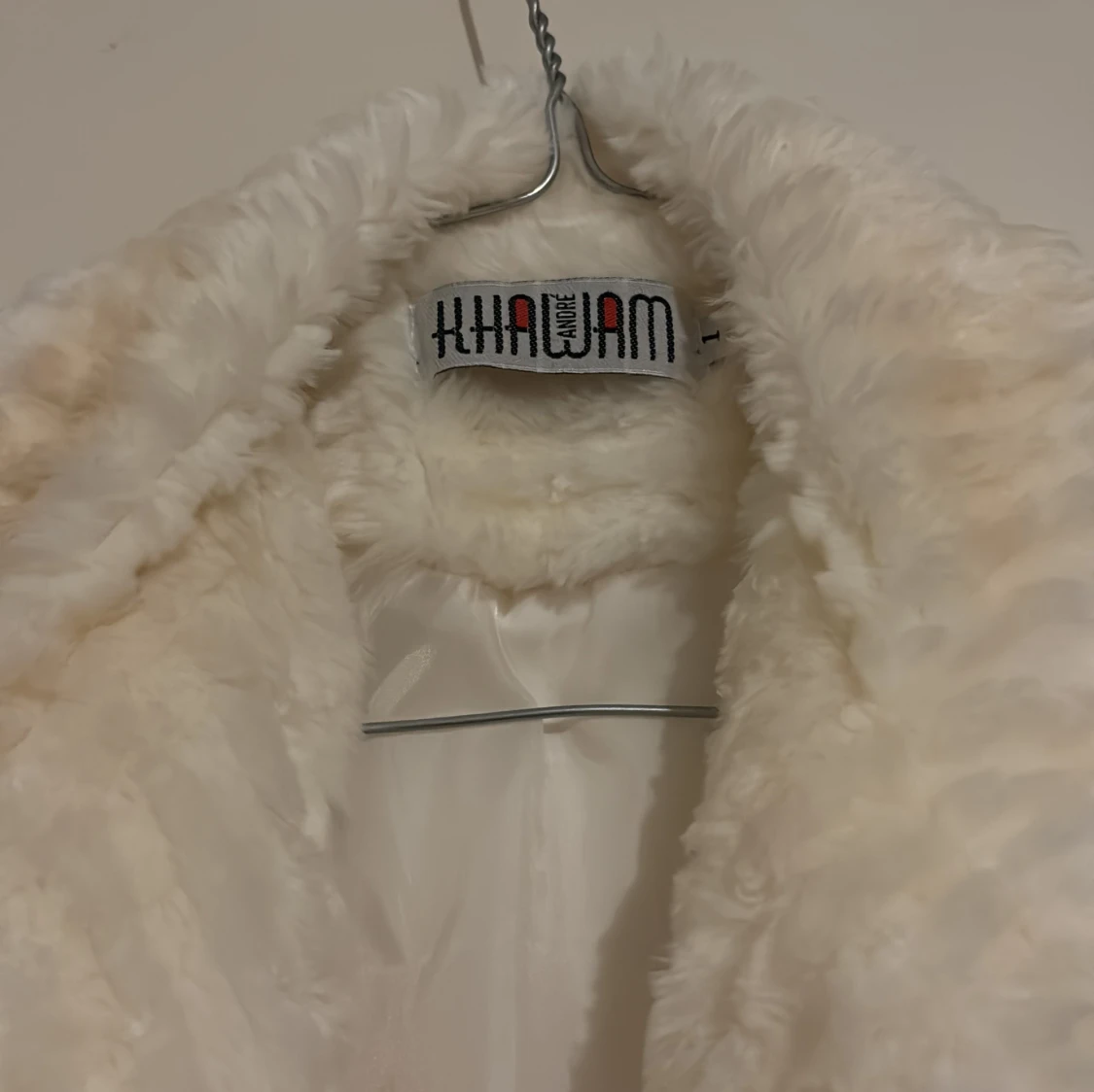Vit pälsjacka från Khawam - 1