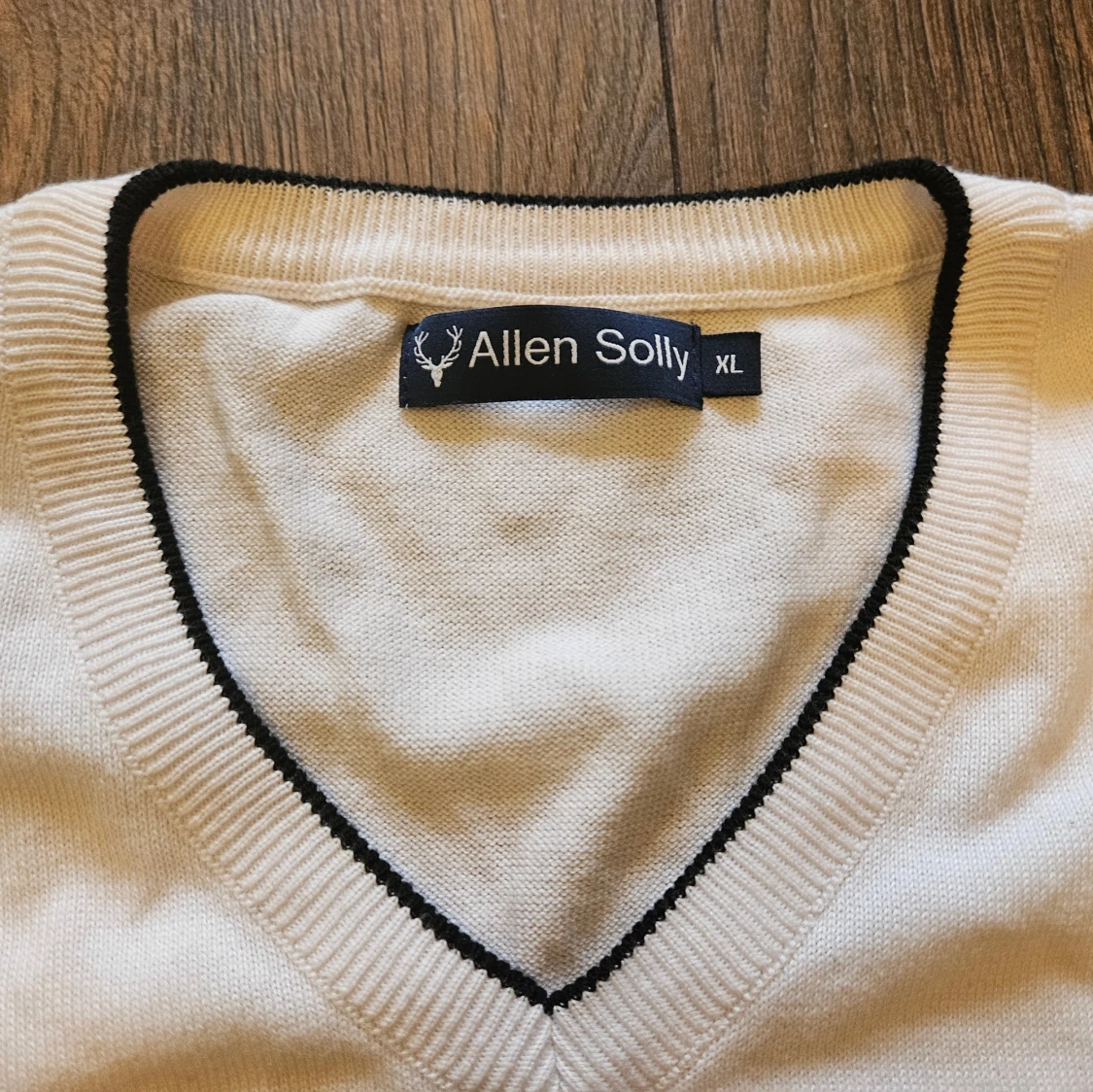 Randig v-ringad tröja Allen Solly XL - 1