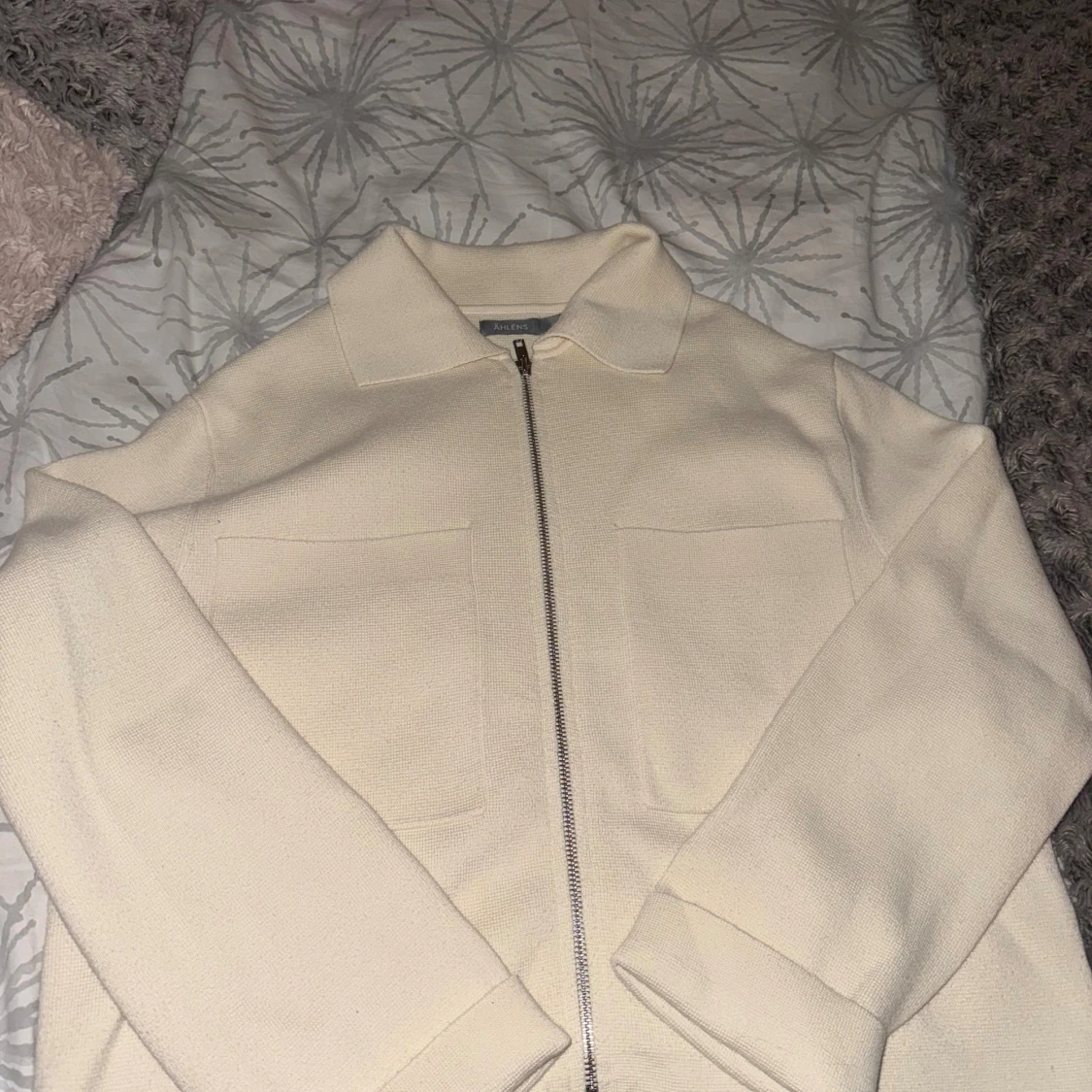 Vit overshirt från Åhléns med dragkedja