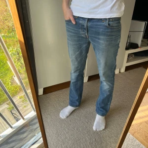 Nudie jeans grim tim - Tja!| Säljer detta feta paret Nudie jeans!| Modell: Grim Tim| Mycket gott skick!| Pris alltid diskuterbart!| Kontakta mig vid minsta fråga!| //Nils- obs uppsydda, kontakta mig för bilder!