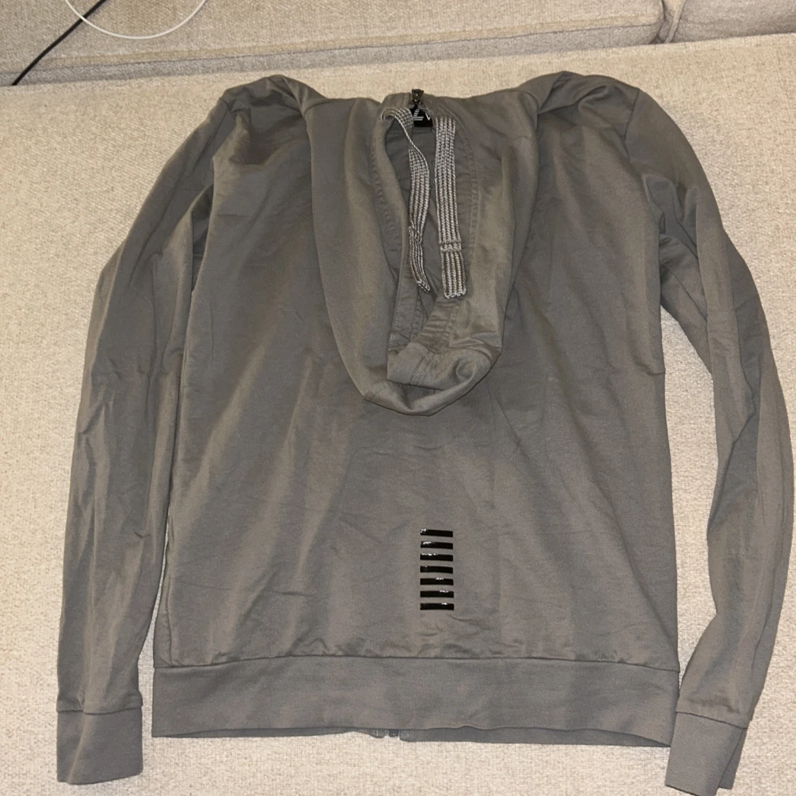 Grå hoodie från EA7 Emporio Armani - 2