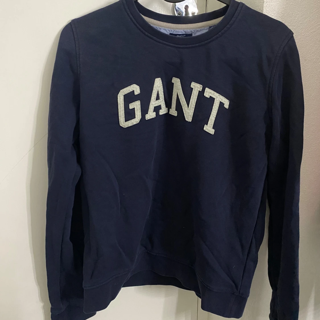 Mörkblå sweatshirt från GANT