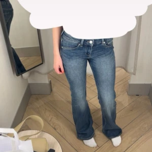 Blå bootcut jeans - Jätte fina jeans från hm! Bra skick