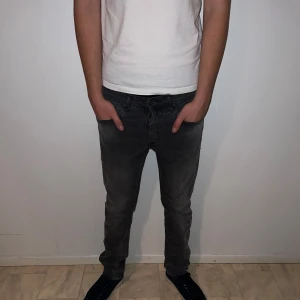 Replay Jeans - Feta Replay jeans Anbass. W30 L32 Skick:9/10 Priset är ej hugget i sten.  