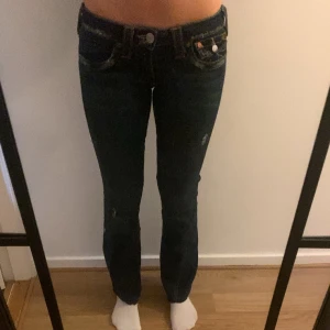 True Religion jeans - Säljer dessa super snygga jeans från true religion!💞 Behöver tyvärr sälja dessa pågrund av att de är för små. Pris kan diskuteras💞