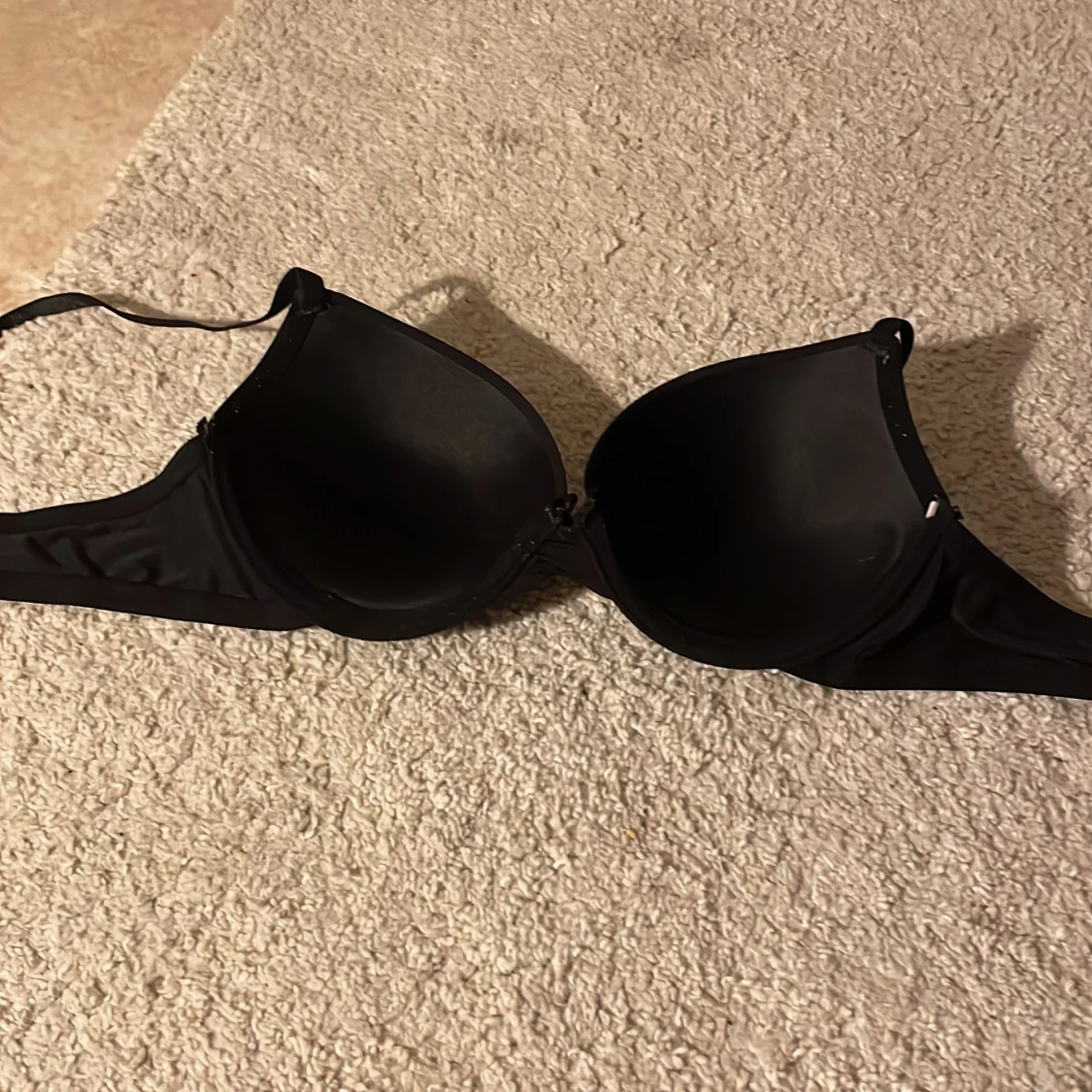 Svart bh med vadderade kupor - 1