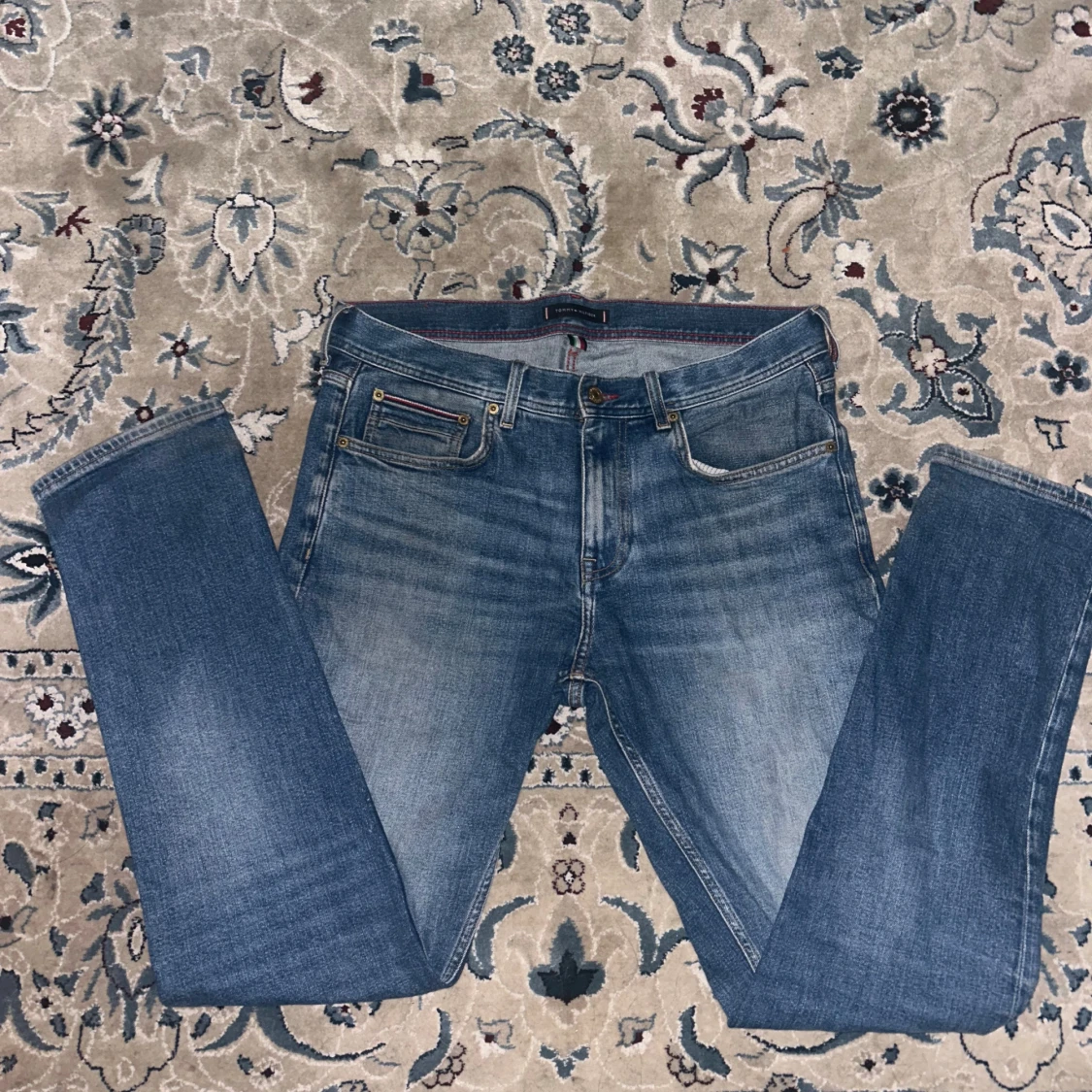 Blå jeans från Tommy Hilfiger