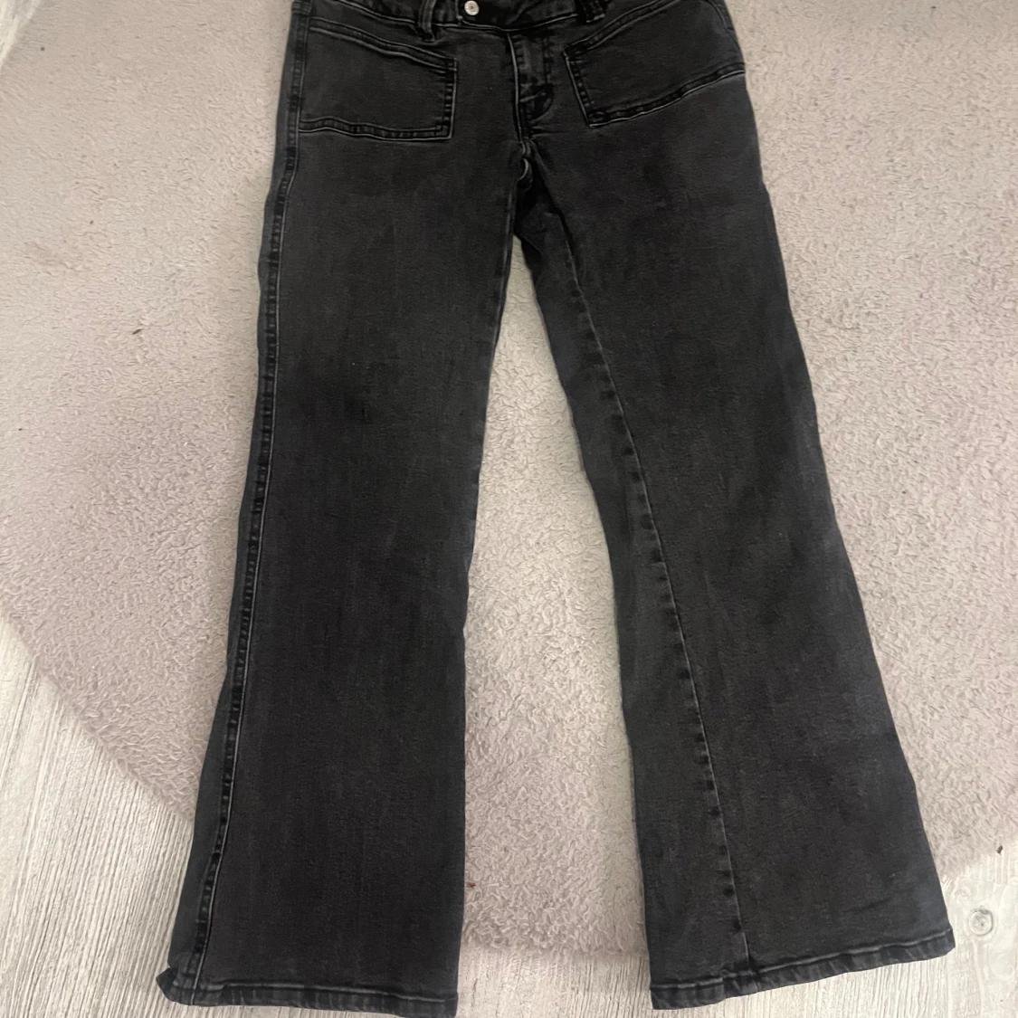 Svarta bootcut jeans  - 1