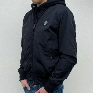 J.Lindeberg Cardigan Jacka - Säljer en J.Lindeberg Cardigan Jacka. Hör av er vid frågor/funderingar!!