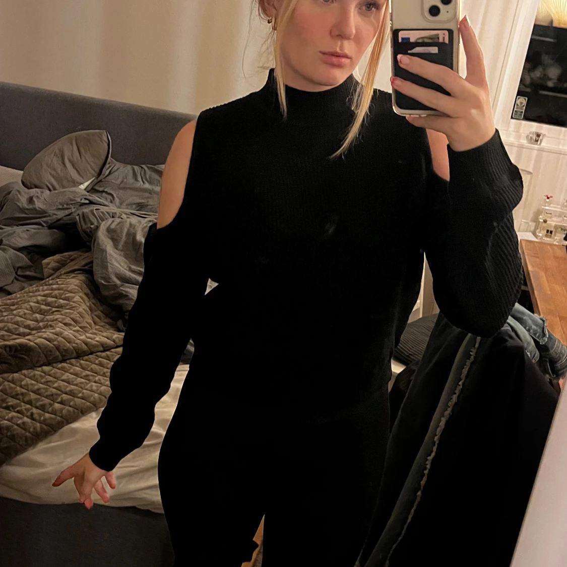 Svart stickad tröja