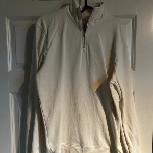 Vit half zip tröja med hög krage - Jag är 185cm 80kg