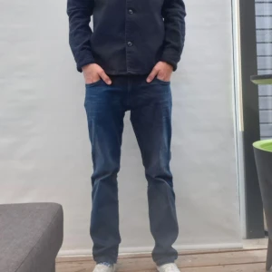 Replay anbass mörkblåa W29 L32 - Replay anbass I mycket bra skick de är 29/32 men jag har kortare ner dom till typ 29/31