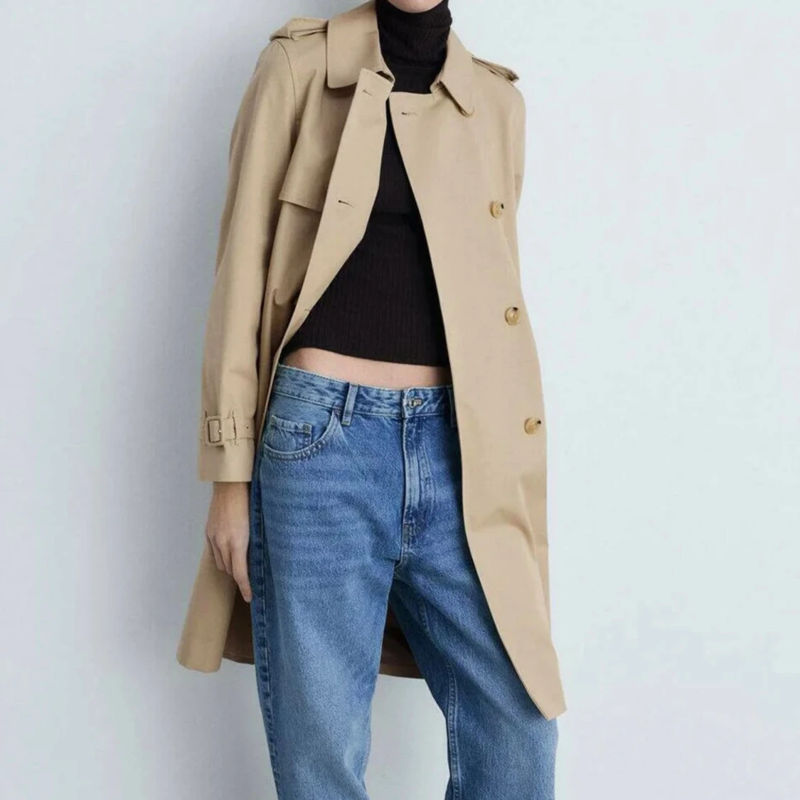 Beige trenchcoat med bälte