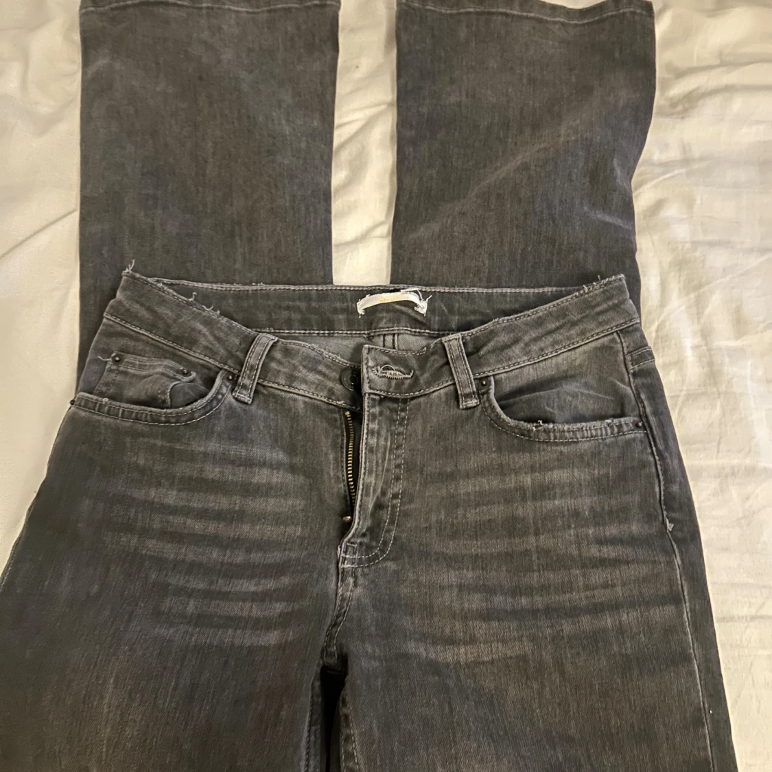 Grå bootcut jeans med låg midja - 2