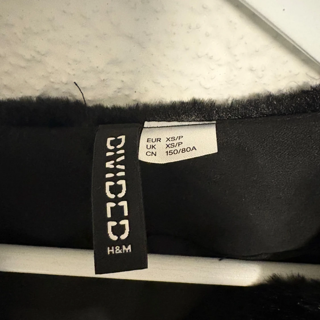 Svart pälsjacka från H&M Divided XS - 2