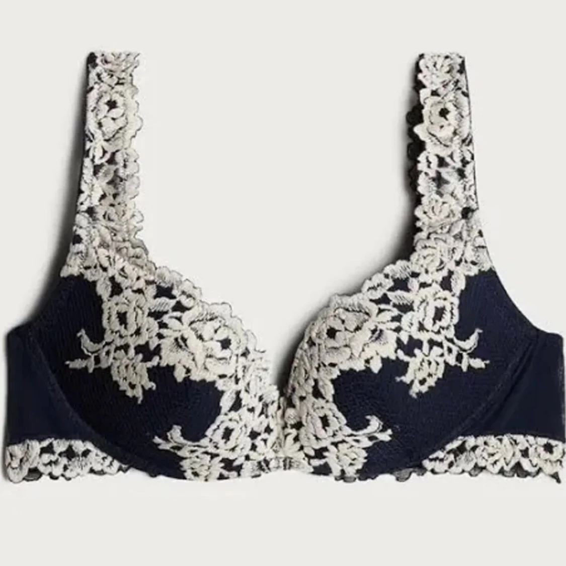 Söker⁉️en intimissimi bh storlek 80b eller 75b