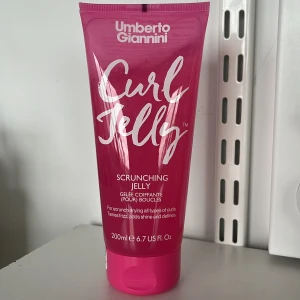 Curl gel - Använd 1 gång men är som ny, säljer bara för att den inte passar min hårtyp.💗