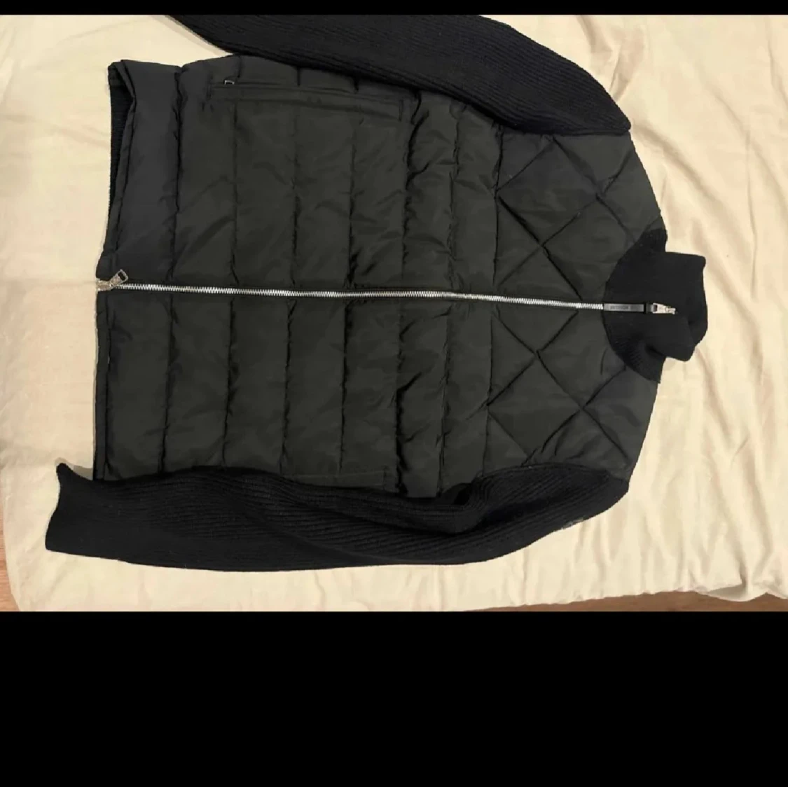 Svart pufferjacka från Moncler - 1