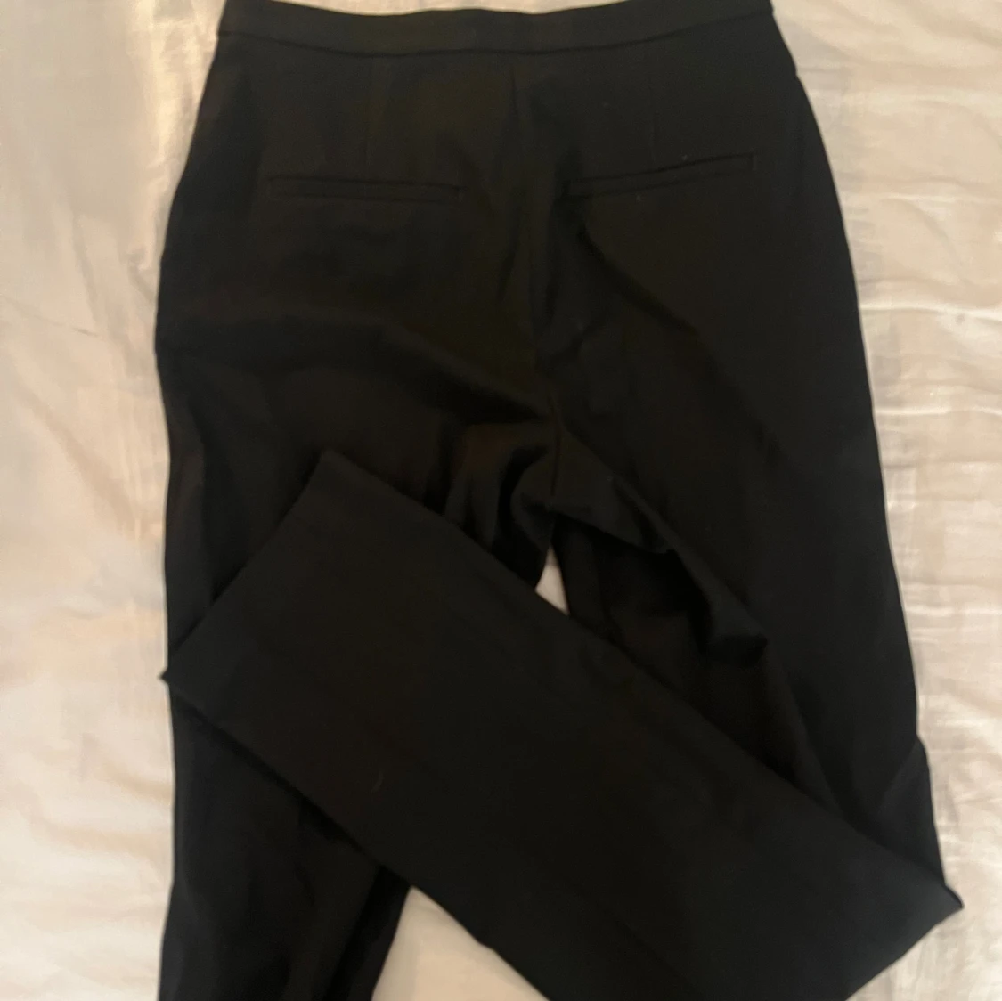 Svarta kostymbyxor från H&M, strl 34 - 1