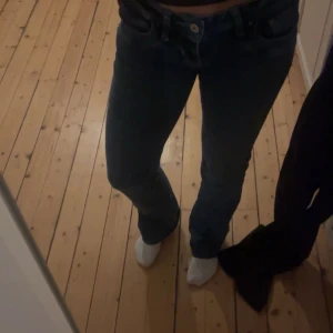 ltb jeans  - säljer jättefina mörkblåa ltb jeans i storlek xs/34. midja 24 längd 32. skicket är mycket bra. pris går absolut att diskutera 