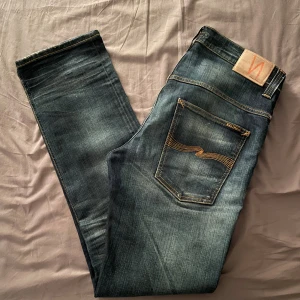 Nudie jeans - Snygga nudie jeans med galen tvätt. Storlek 34/34 och är lite flaired. Har knappt använts så är i princip nya. Priset kan diskuteras.