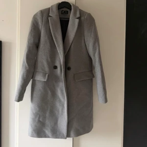 Grå kappa - Kappa från Zara, storlek 34