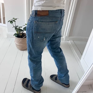 Ralph Lauren jeans  - Riktigt snygga Ralph Lauren jeans i storlek W33 L32 Slim. Mått A: 44 cm B: 122cm. Inga större defekter! Modellen är 180 cm 75 kg. Kom med frågor ✌️