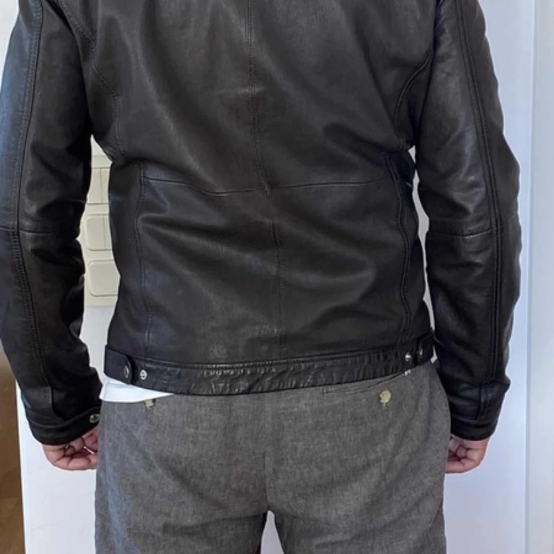 Mörkbrun skinnjacka från Human Scales  - 1