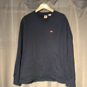 Levis sweatshirt - Snygg levis sweatshirt. Använd fåtal gånger utan fläckar.