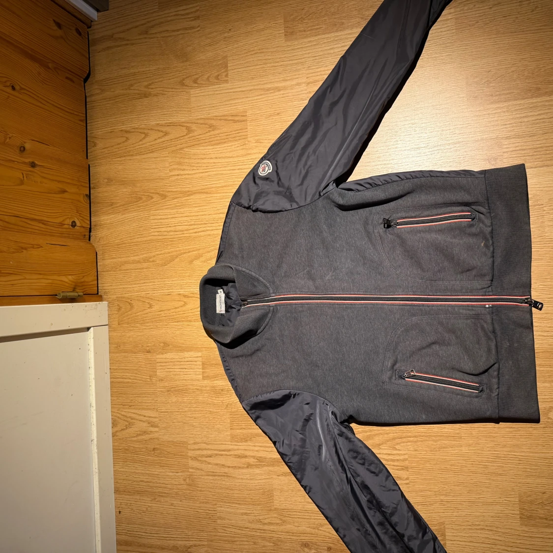 Grå bomberjacka från Moncler - 2