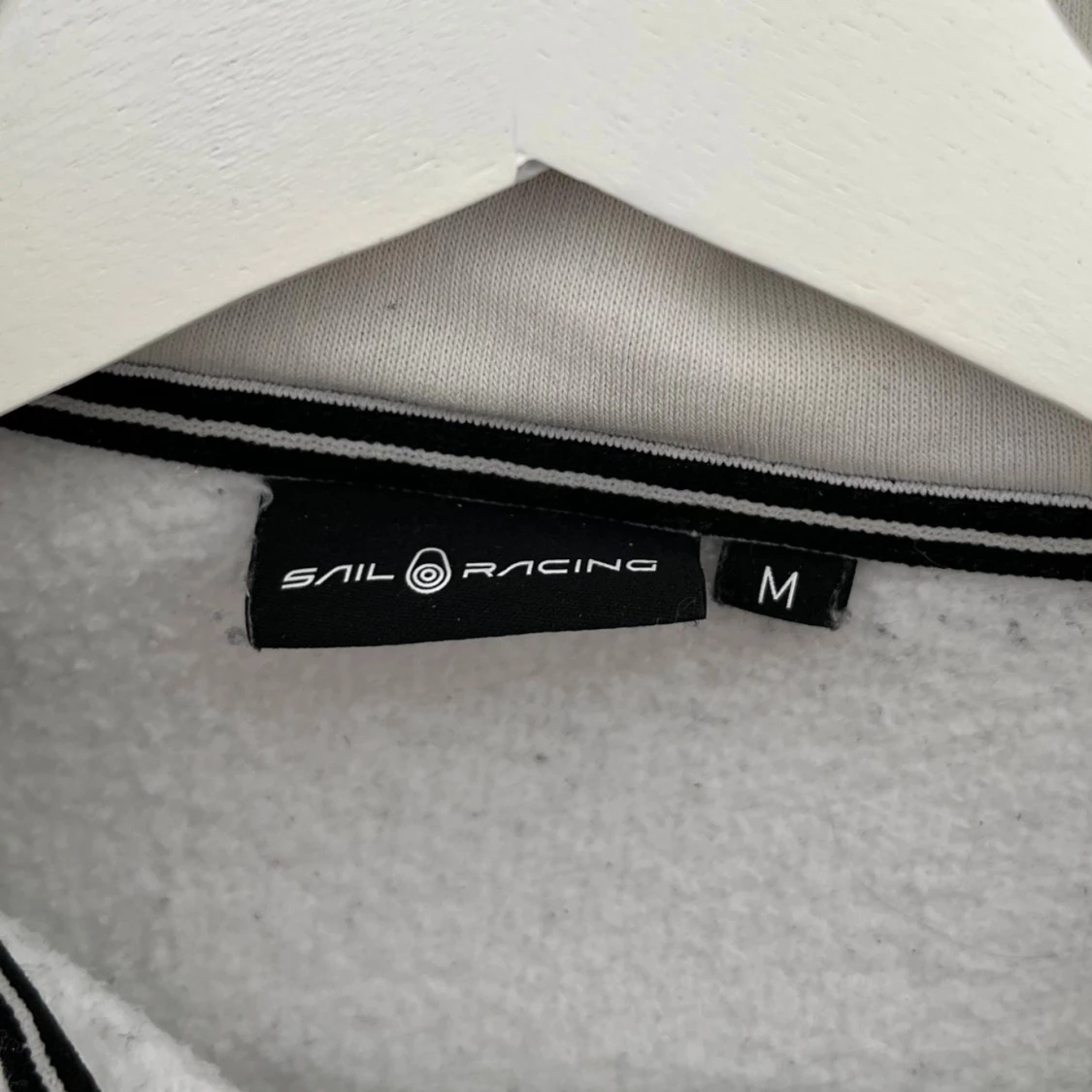 Vit hoodie från Sail Racing med dragkedja - 2