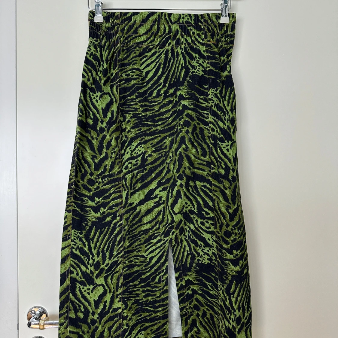 Grön zebramönstrad långkjol Ganni - 1