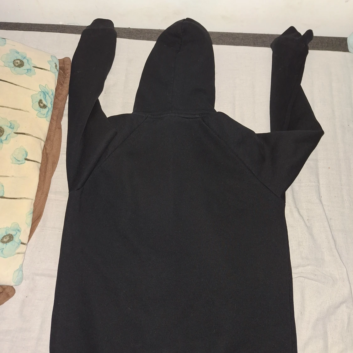 Svart hoodie från Peak Performance - 1